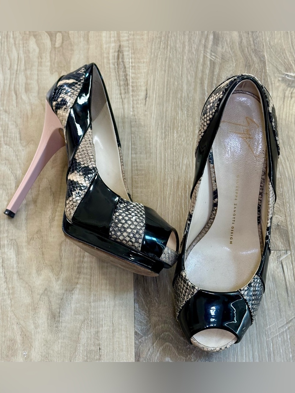 Giuseppe Zanotti Black Patent & Snakeskin Peep-Toe Pumps Blush Heel Size 36.5